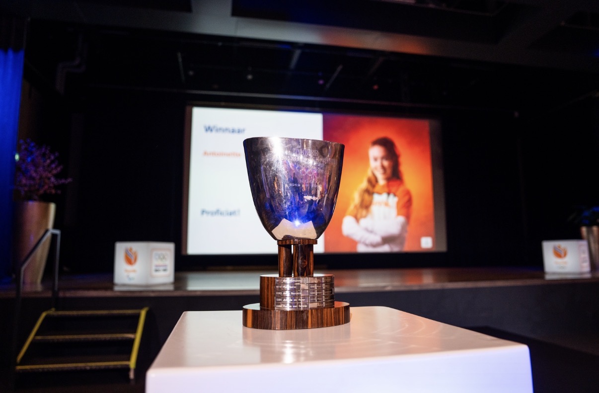 NOC*NSF heeft Antoinette Rijpma-de Jong onderscheiden met de Pahud de Mortanges Trofee. Een erkenning voor haar sportieve prestaties én haar inzet om via de Antoinette Foundation het verschil te maken voor kinderen die te maken hebben met pesten.